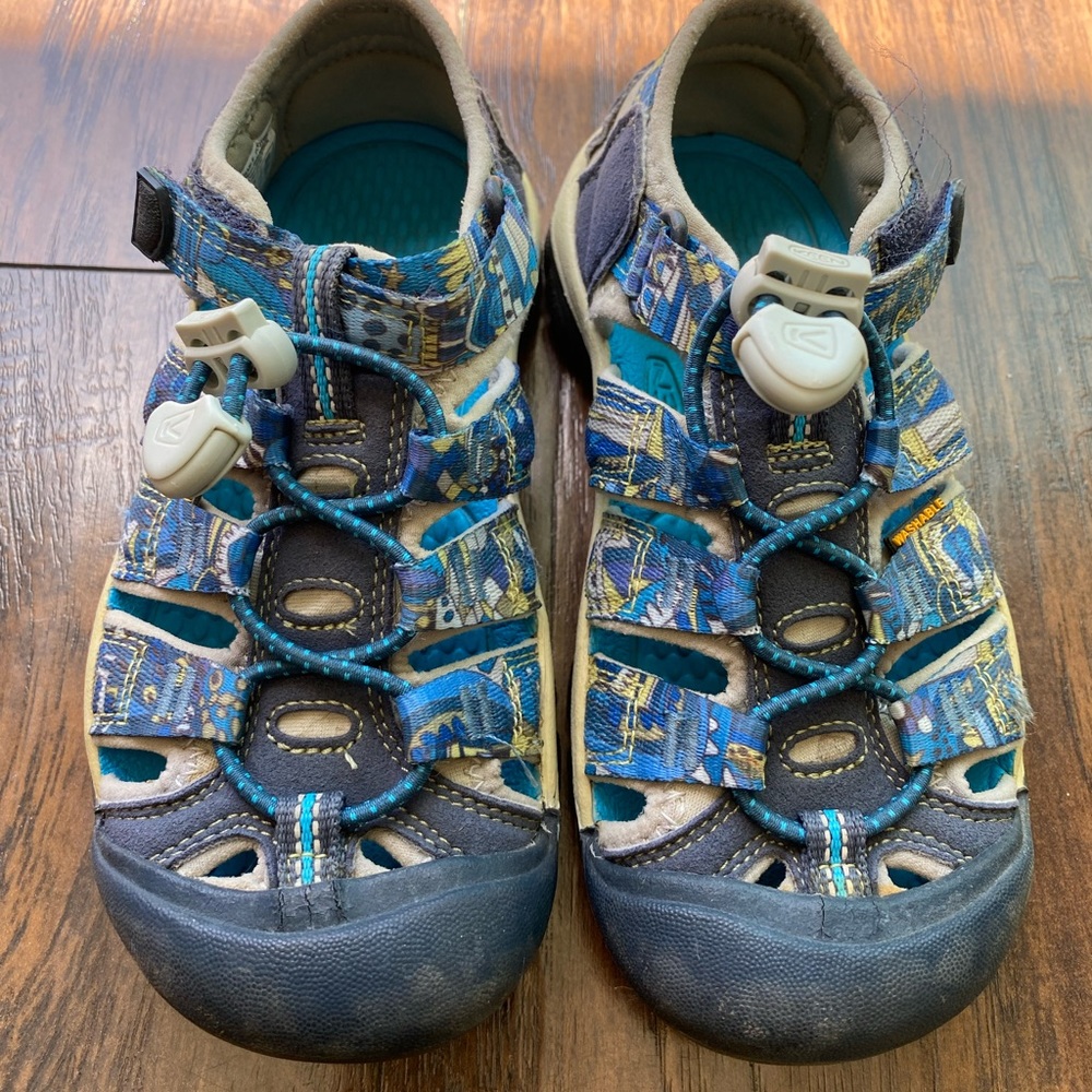 Boys keens sandals